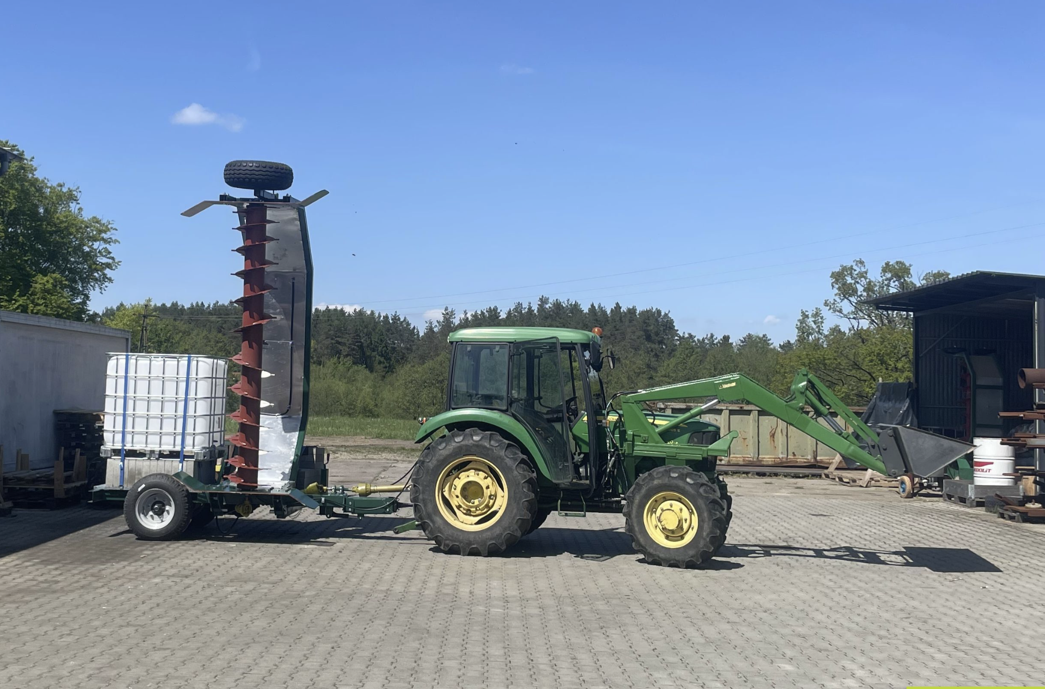 Maszyna BioFarmLab przygotowana do pracy lub transportu
